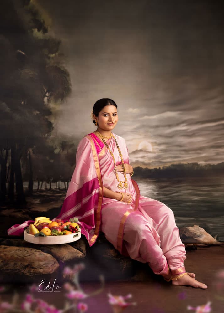 Beautiful maternity photography in studio